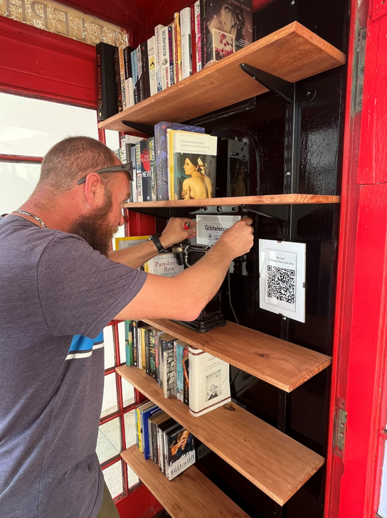 Placing the plaque 